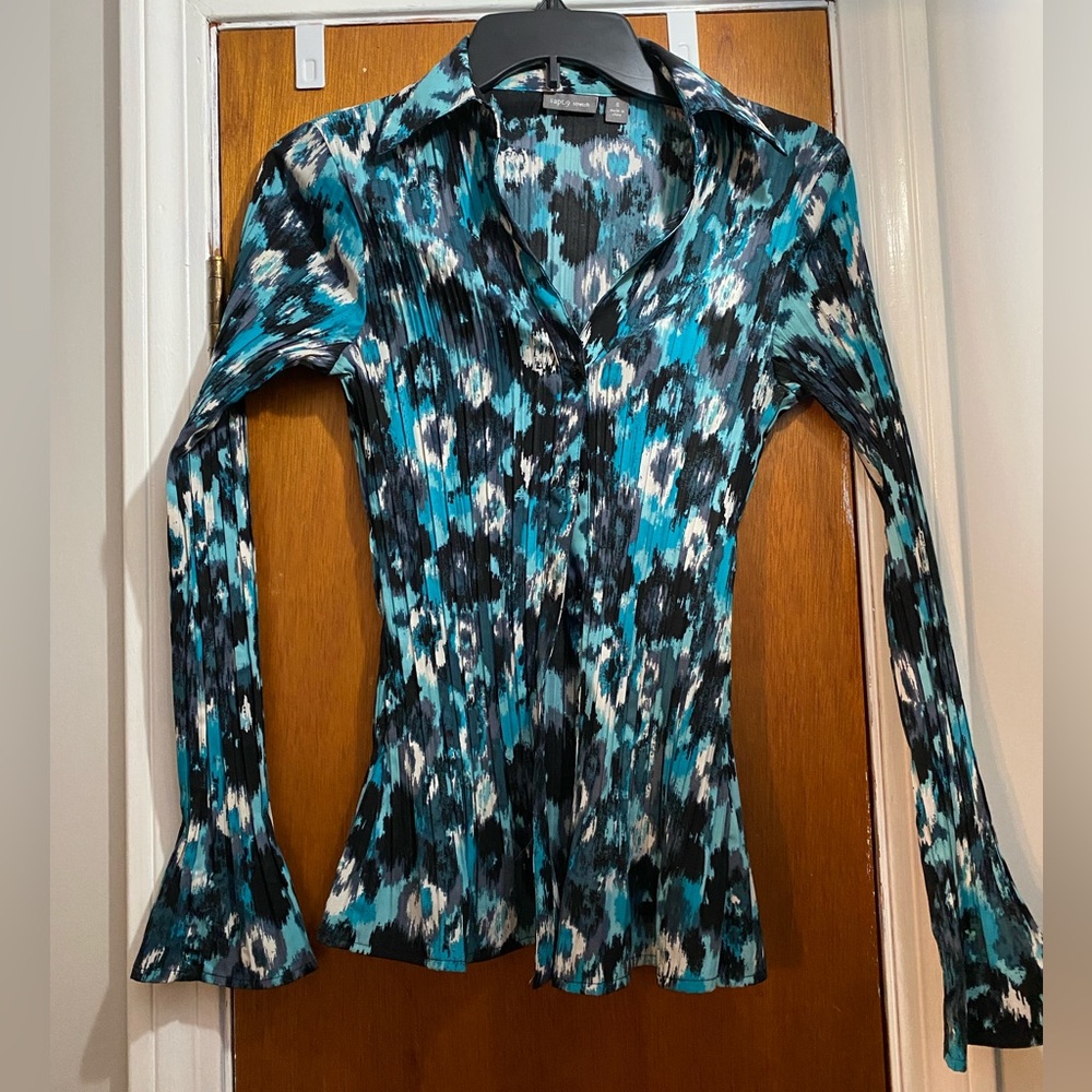 Long sleeve button up blouse, crinkle fabric